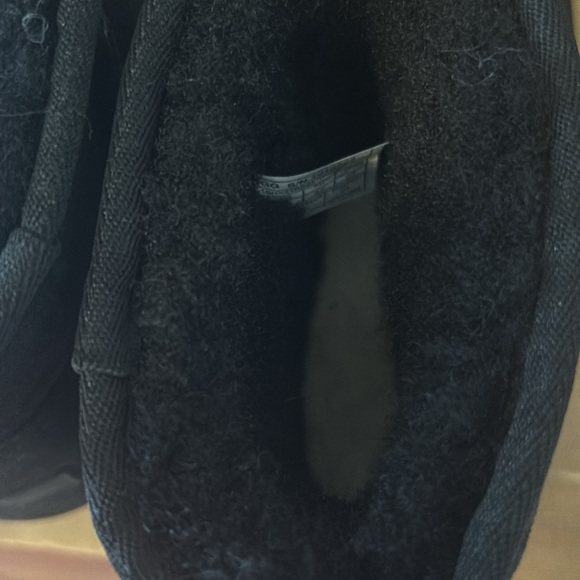 UGG Short Black Boots Size 6 Preowned - Picture 10 of 13